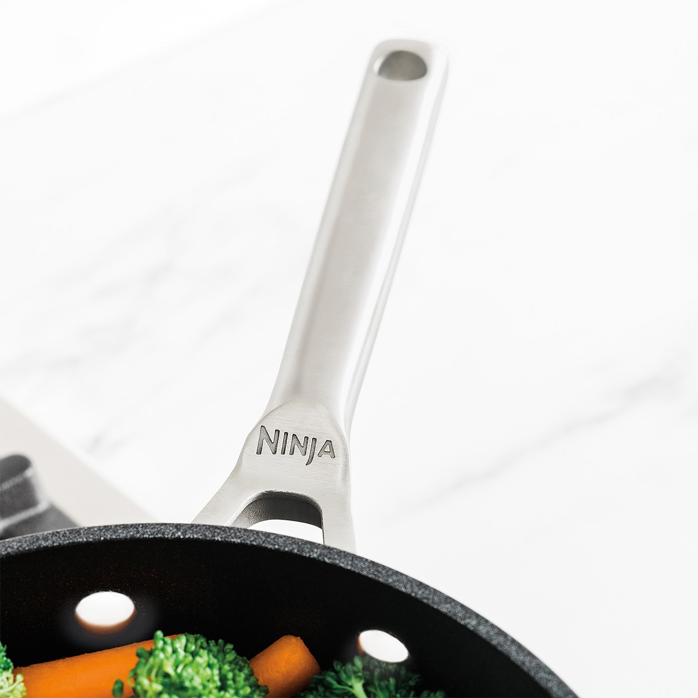 Ninja ZEROSTICK Stackable 24cm Frying Pan | C50024UK - Ninja UK